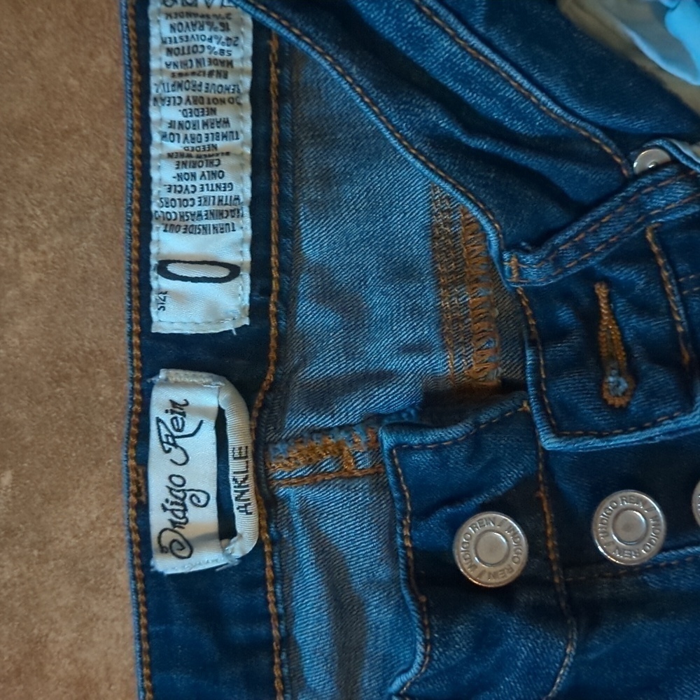 Distressed button. Fly size zero indigo rain ankle skinny jeans. - Picture 2 of 3